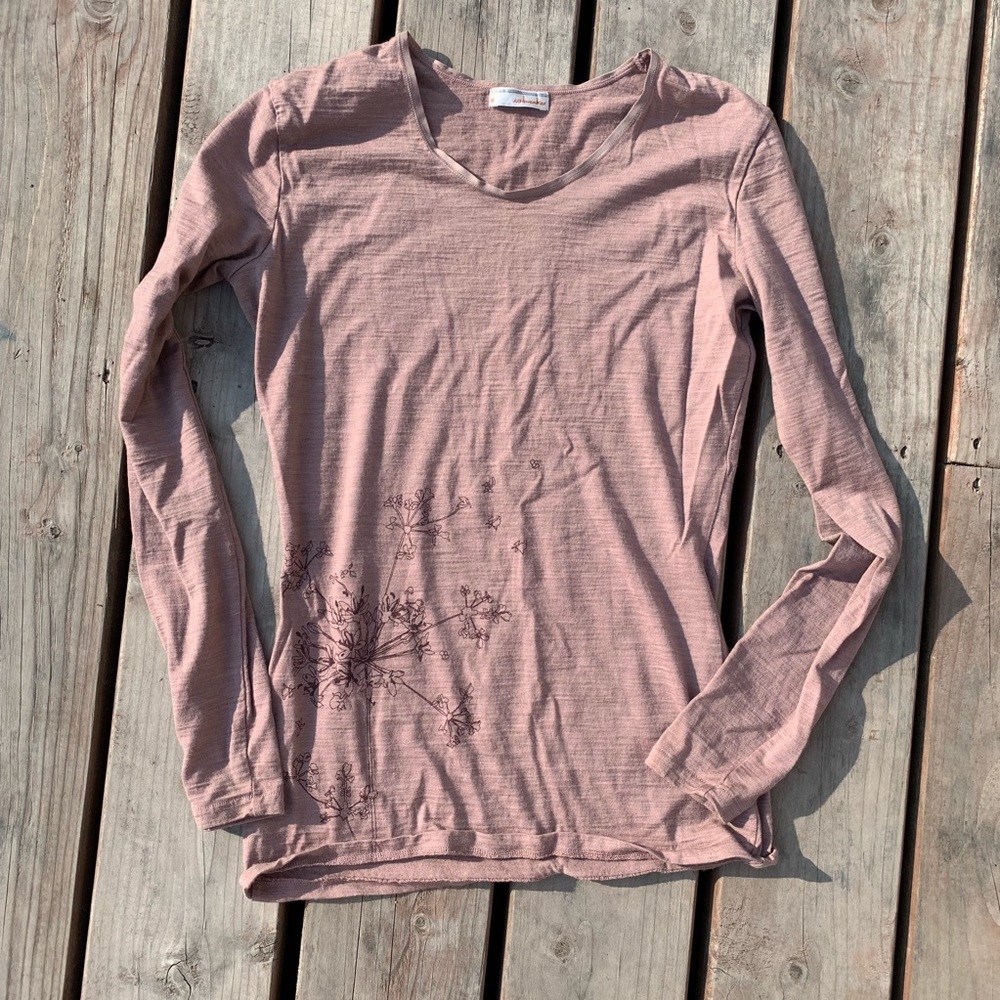 Icebreaker Long Sleeve w/flower pattern on side.